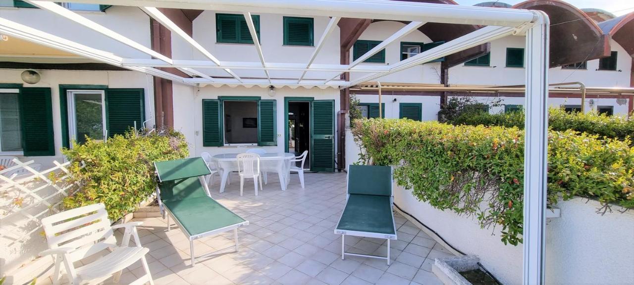 La Villa Fronte Spiaggia Bandiera Blu スペルロンガ エクステリア 写真