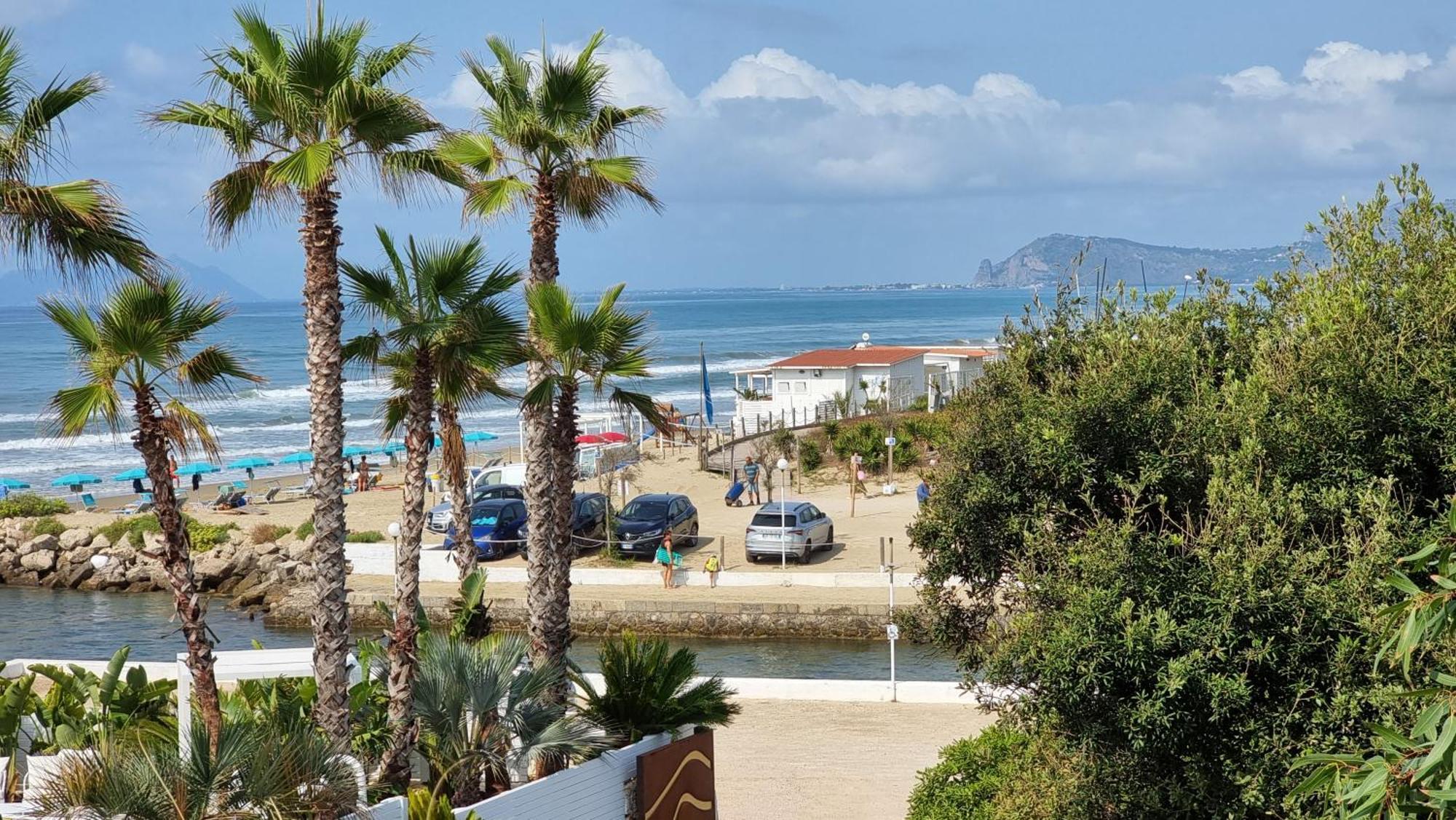 La Villa Fronte Spiaggia Bandiera Blu スペルロンガ エクステリア 写真