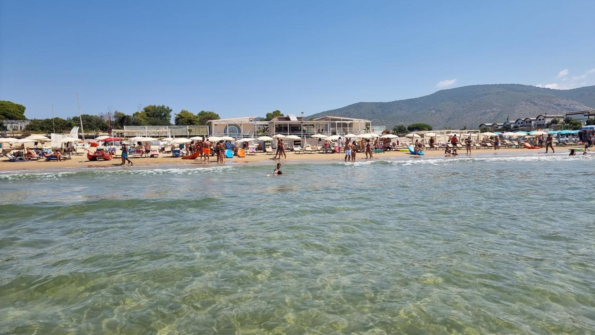 La Villa Fronte Spiaggia Bandiera Blu スペルロンガ エクステリア 写真