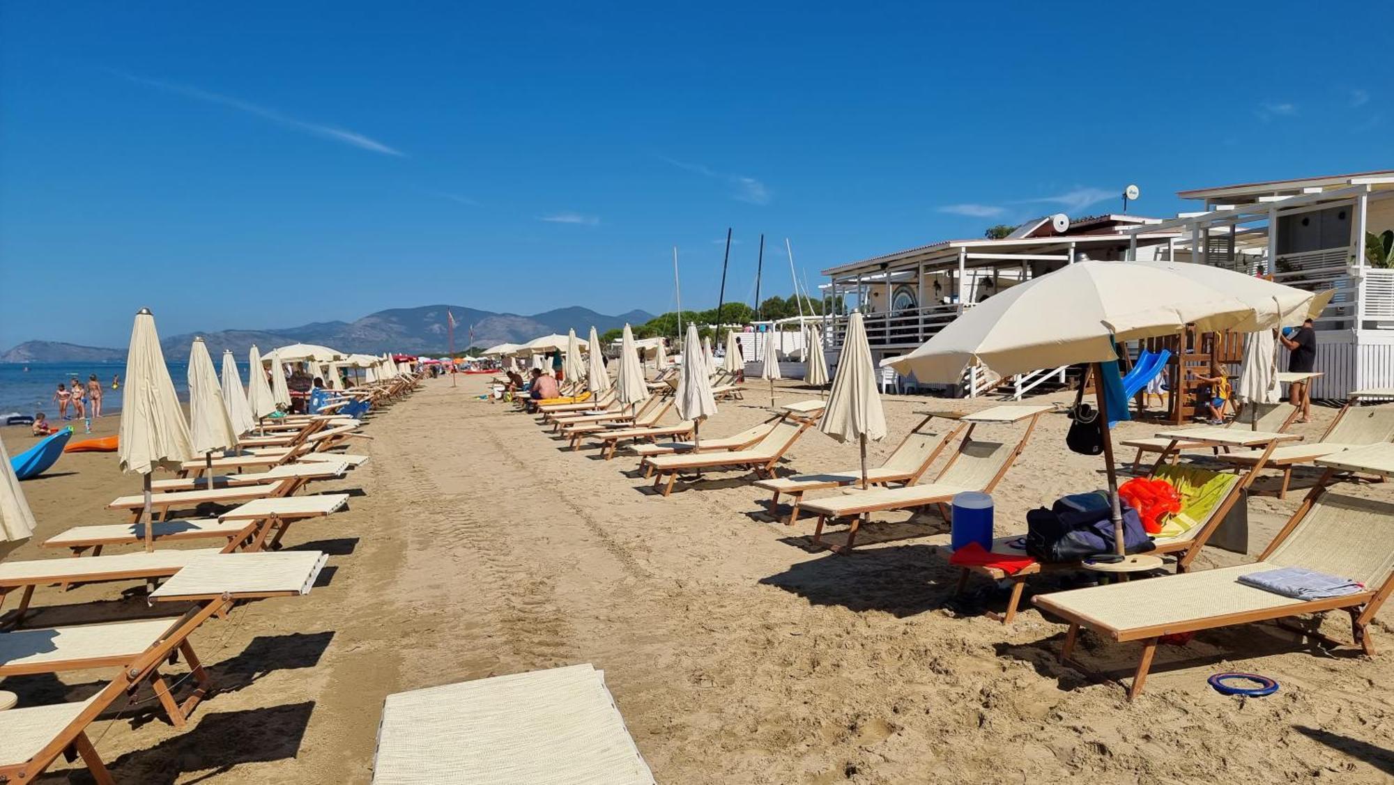 La Villa Fronte Spiaggia Bandiera Blu スペルロンガ エクステリア 写真