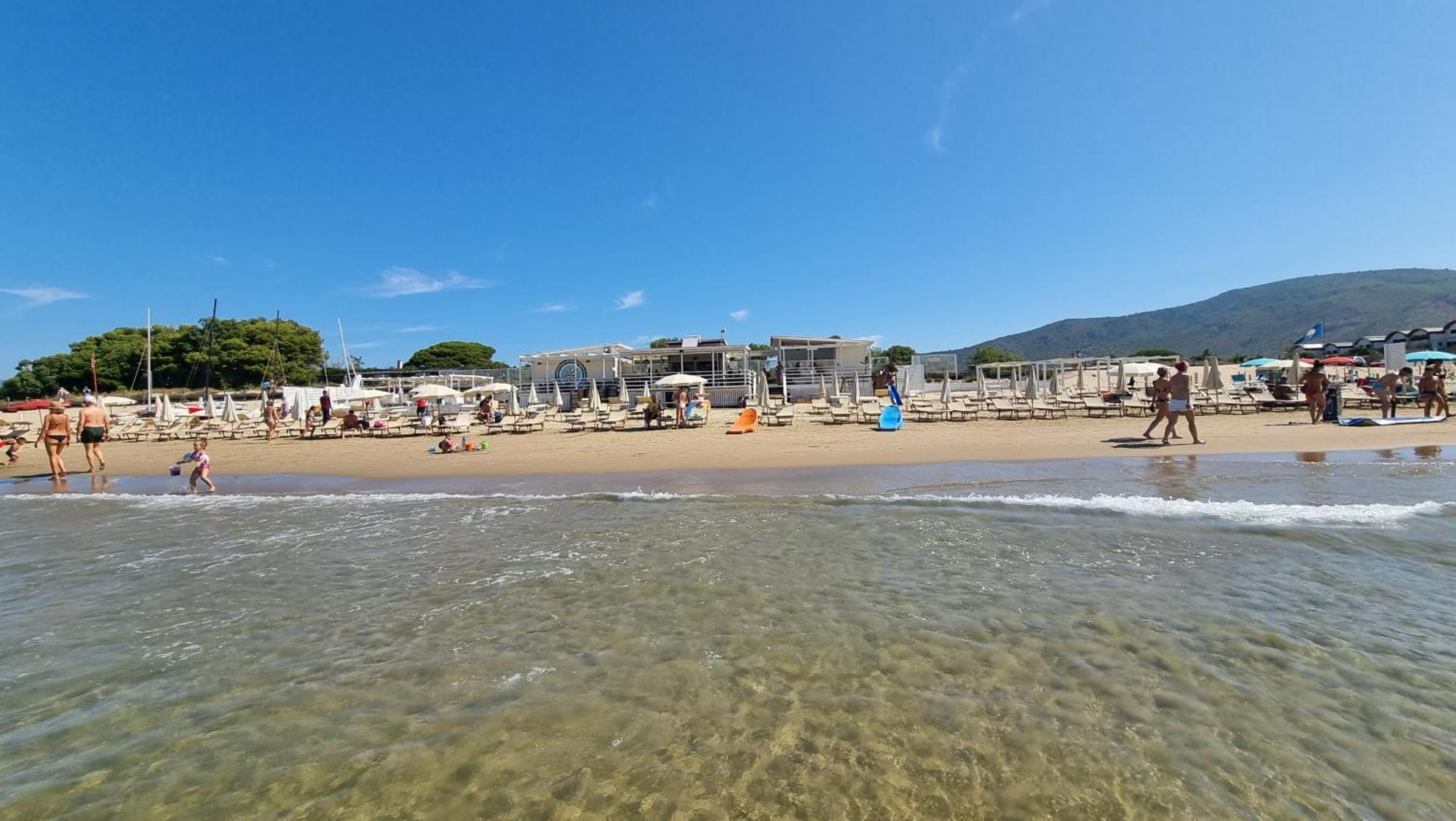 La Villa Fronte Spiaggia Bandiera Blu スペルロンガ エクステリア 写真