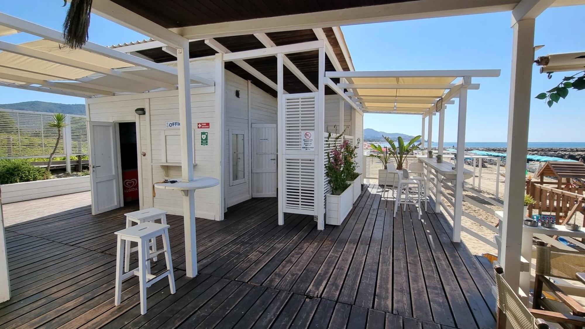 La Villa Fronte Spiaggia Bandiera Blu スペルロンガ エクステリア 写真