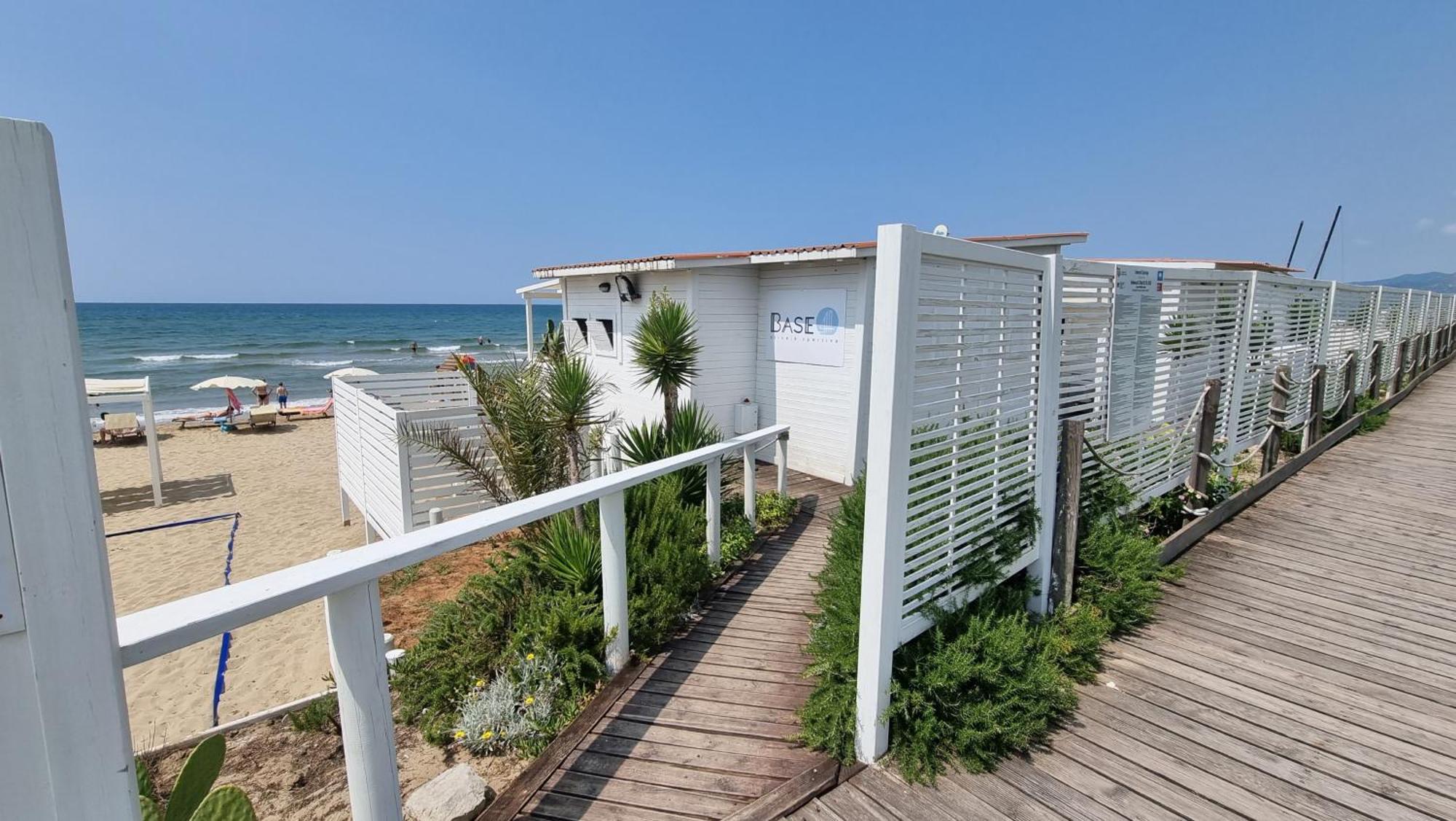 La Villa Fronte Spiaggia Bandiera Blu スペルロンガ エクステリア 写真