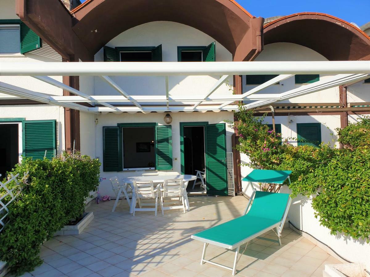 La Villa Fronte Spiaggia Bandiera Blu スペルロンガ エクステリア 写真